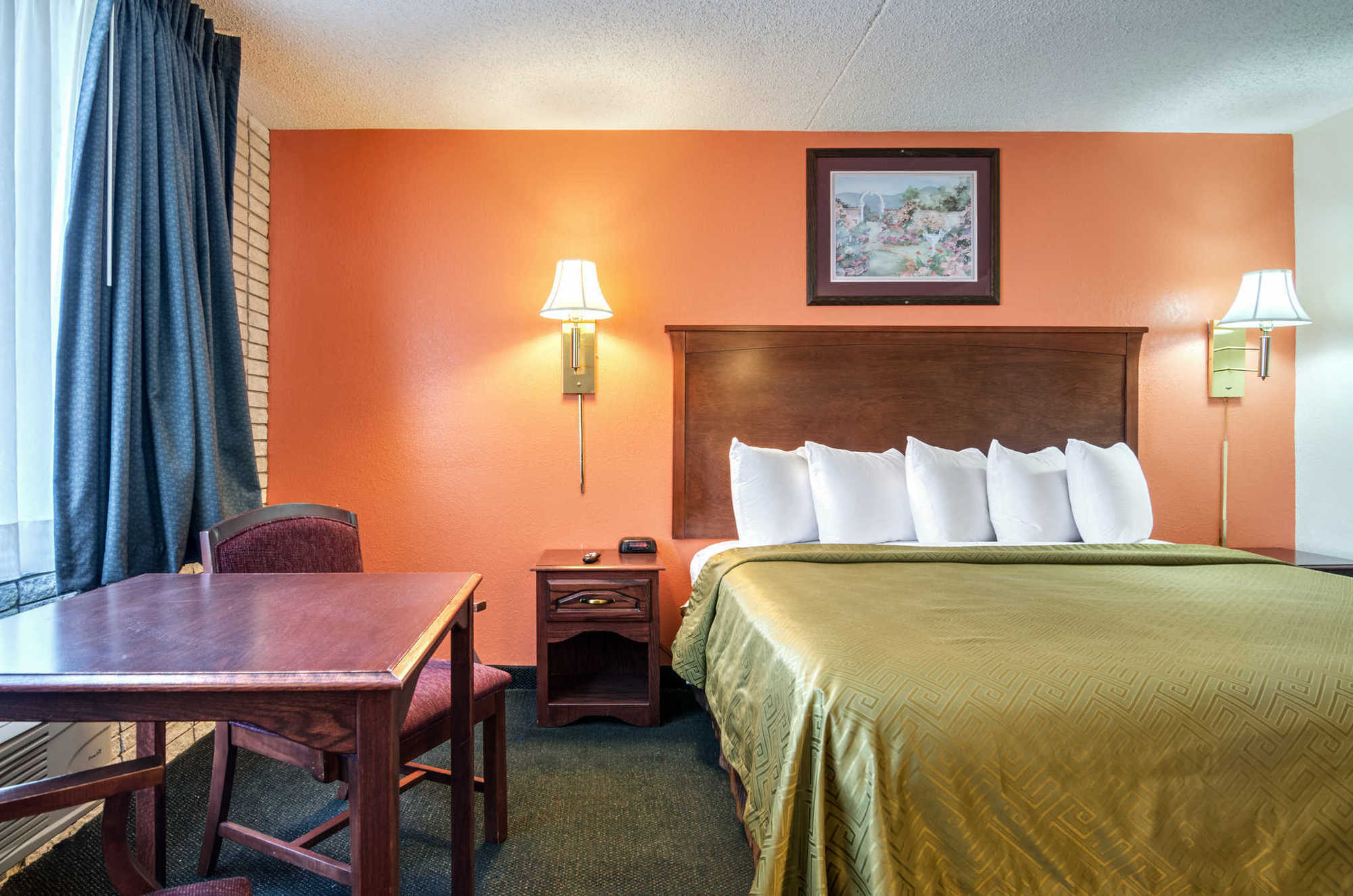 Americas Best Value Inn Salina Szoba fotó